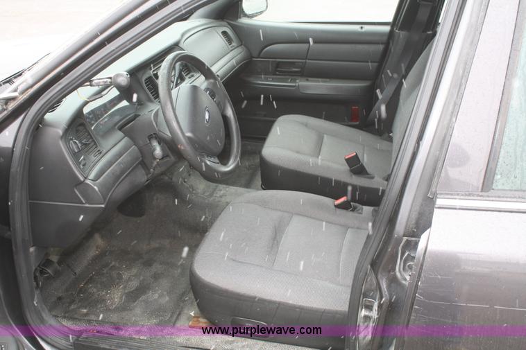image for item F2567 2007 Ford Crown Victoria Police Interceptor