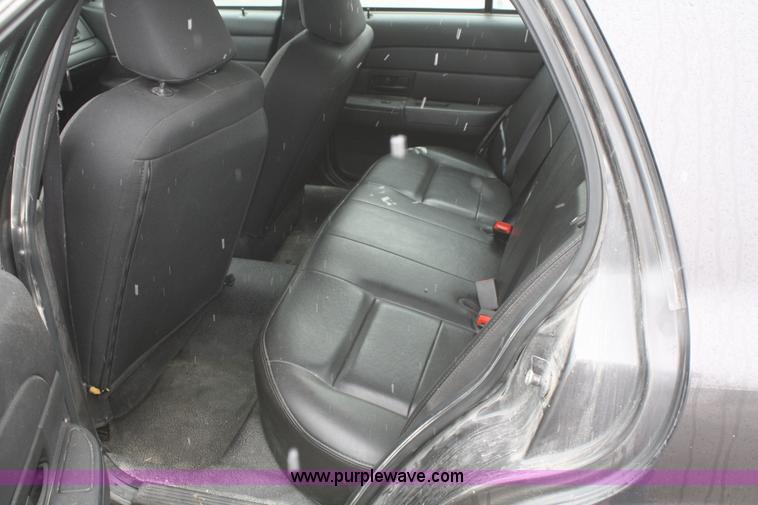 image for item F2567 2007 Ford Crown Victoria Police Interceptor