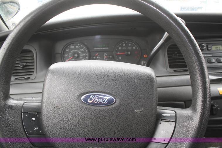 image for item F2567 2007 Ford Crown Victoria Police Interceptor