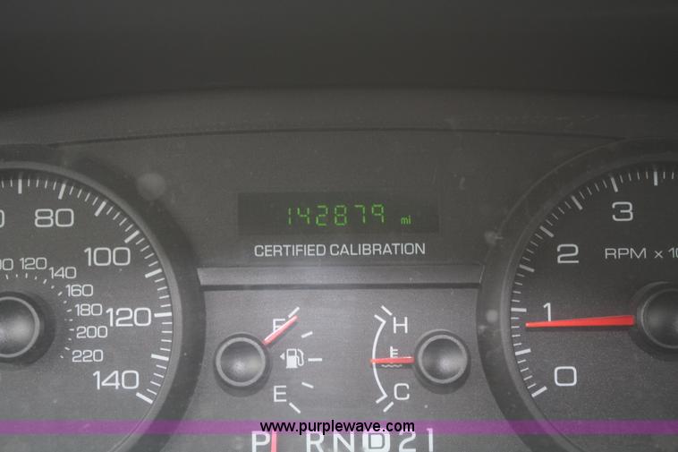 image for item F2567 2007 Ford Crown Victoria Police Interceptor