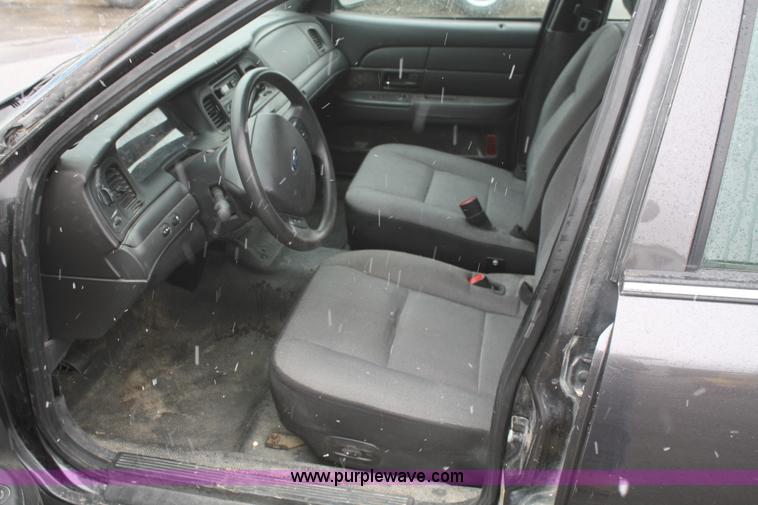 image for item F2568 2010 Ford Crown Victoria Police Interceptor