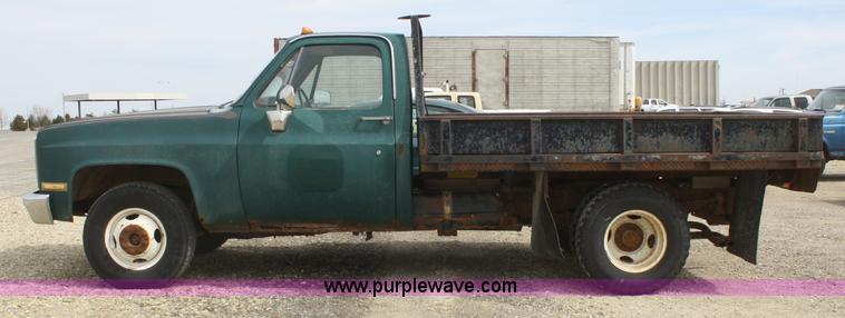 image for item F2786 1987 Chevrolet C30 flatbed pickup truck