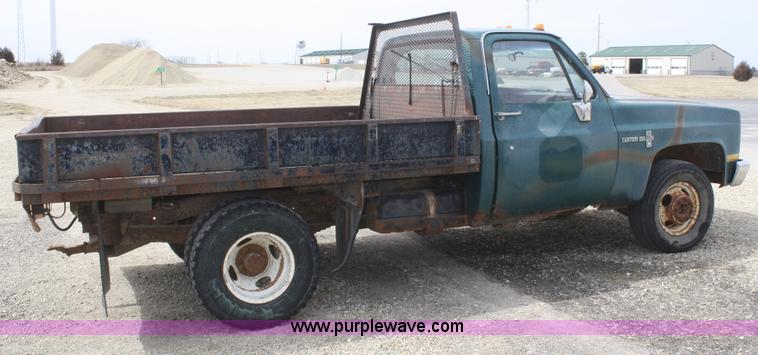 image for item F2786 1987 Chevrolet C30 flatbed pickup truck