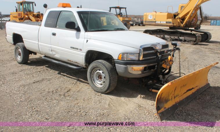 image for item F2787 2001 Dodge Ram 2500 Quad Cab pickup truck