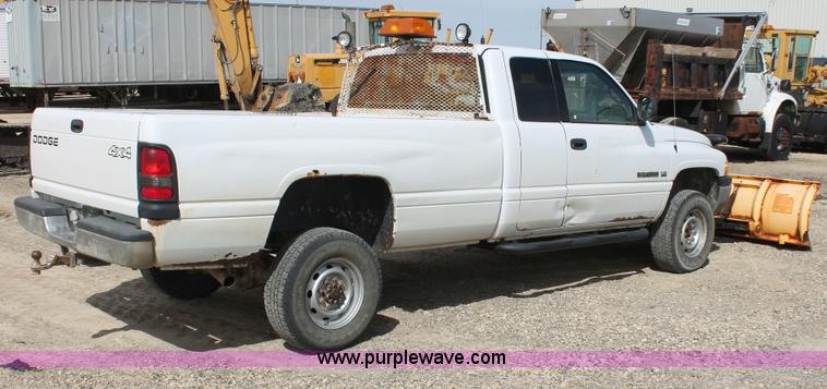 image for item F2787 2001 Dodge Ram 2500 Quad Cab pickup truck