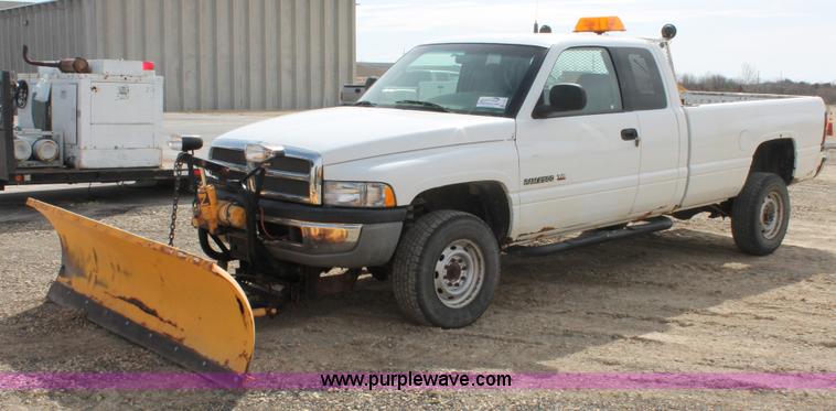 image for item F2787 2001 Dodge Ram 2500 Quad Cab pickup truck