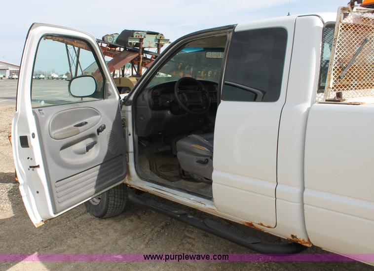 image for item F2787 2001 Dodge Ram 2500 Quad Cab pickup truck