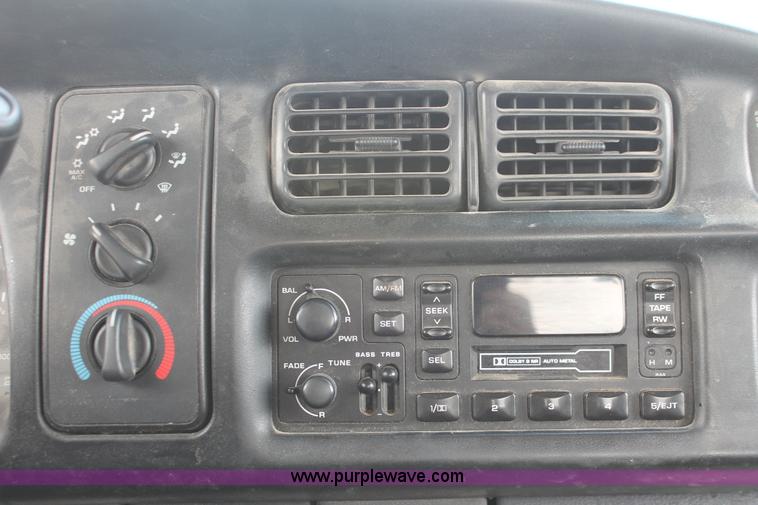 image for item F2787 2001 Dodge Ram 2500 Quad Cab pickup truck