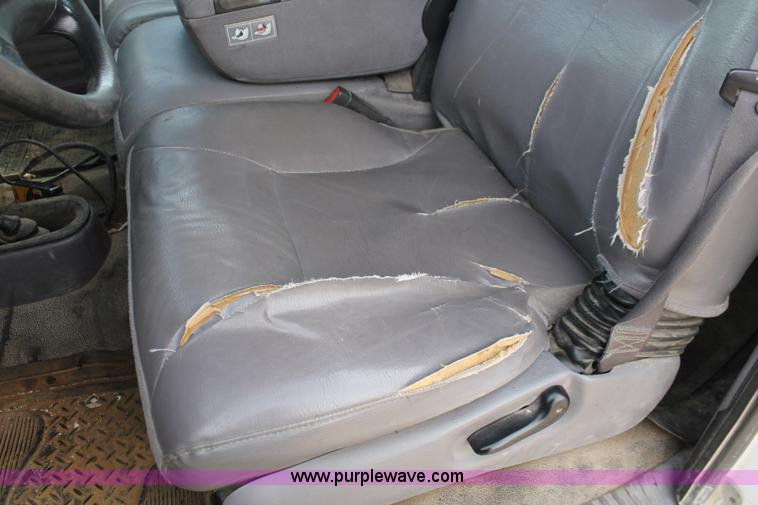 image for item F2787 2001 Dodge Ram 2500 Quad Cab pickup truck