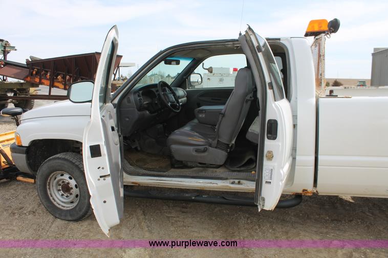 image for item F2787 2001 Dodge Ram 2500 Quad Cab pickup truck