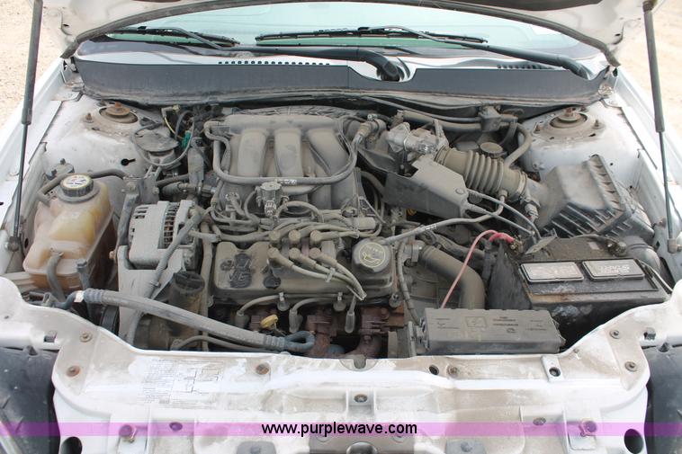 image for item F2788 2004 Ford Taurus SE