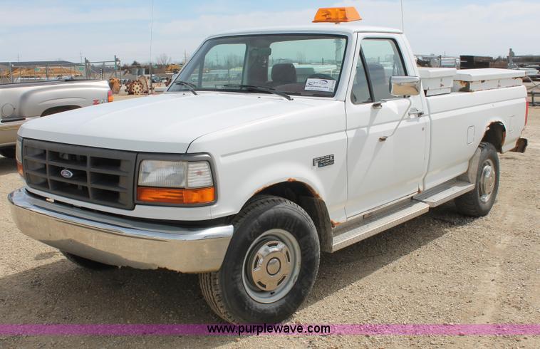 image for item F2789 1993 Ford F250 XL pickup truck