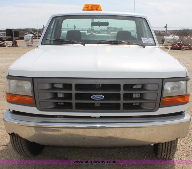image for item F2789 1993 Ford F250 XL pickup truck