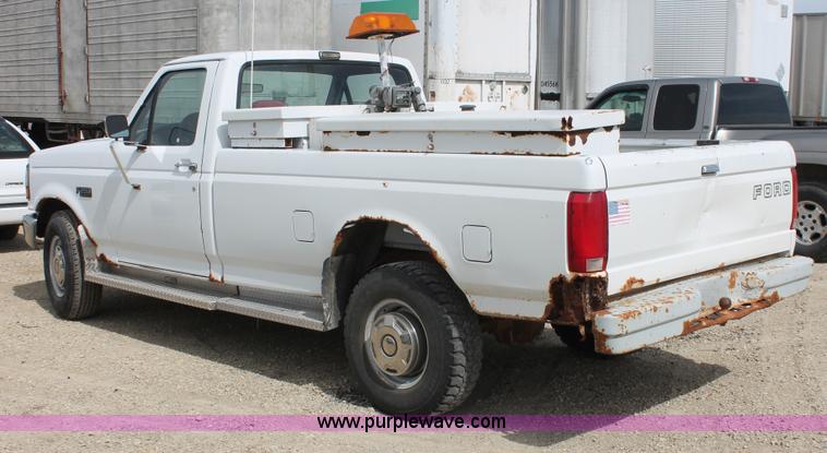 image for item F2789 1993 Ford F250 XL pickup truck