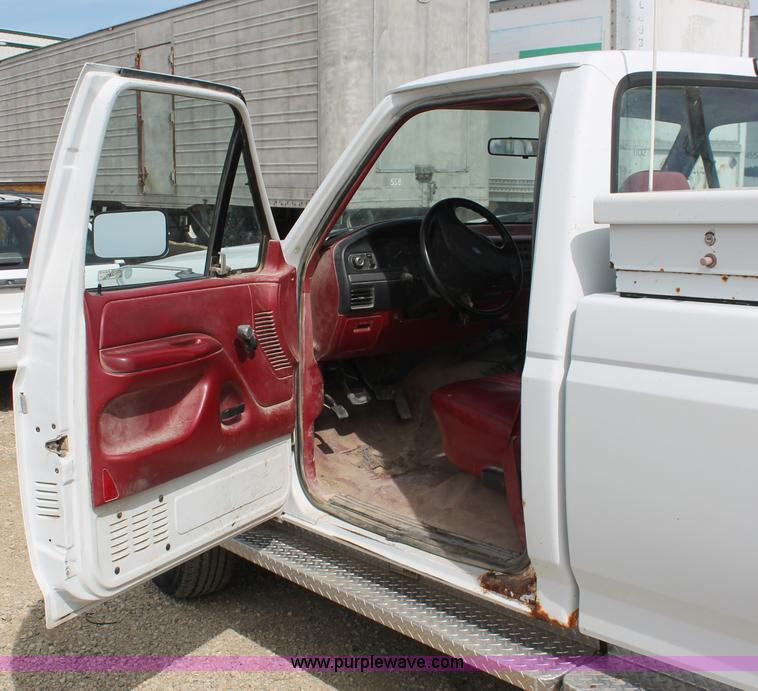 image for item F2789 1993 Ford F250 XL pickup truck