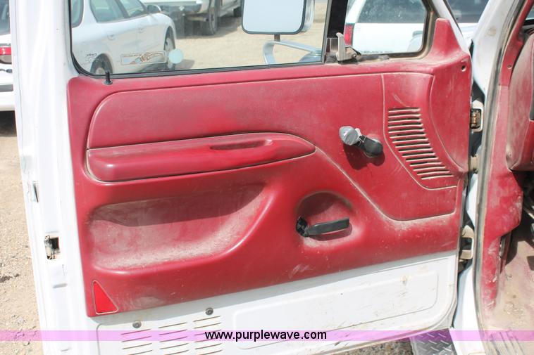 image for item F2789 1993 Ford F250 XL pickup truck