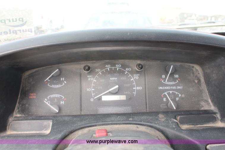 image for item F2789 1993 Ford F250 XL pickup truck