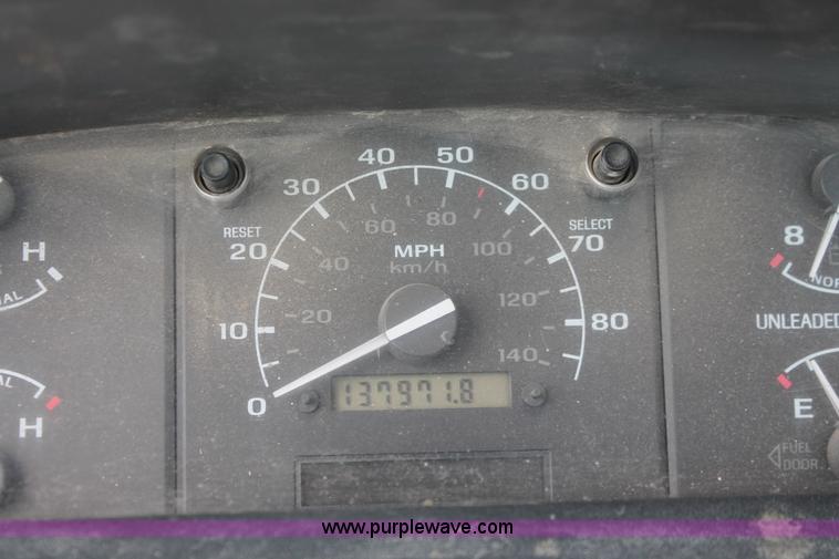 image for item F2789 1993 Ford F250 XL pickup truck