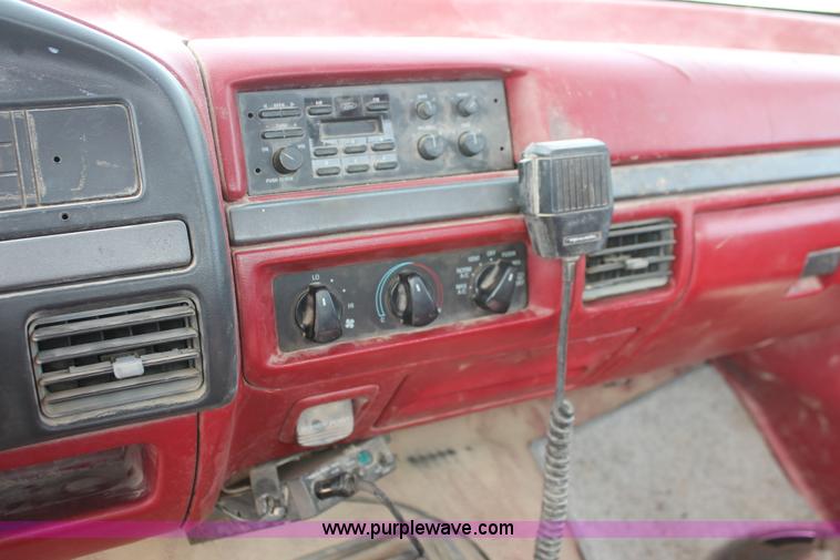 image for item F2789 1993 Ford F250 XL pickup truck