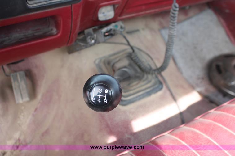 image for item F2789 1993 Ford F250 XL pickup truck