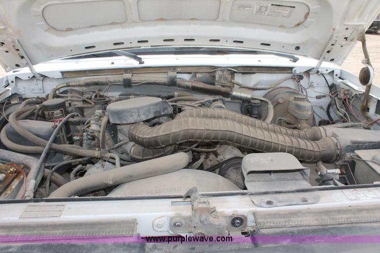 image for item F2789 1993 Ford F250 XL pickup truck