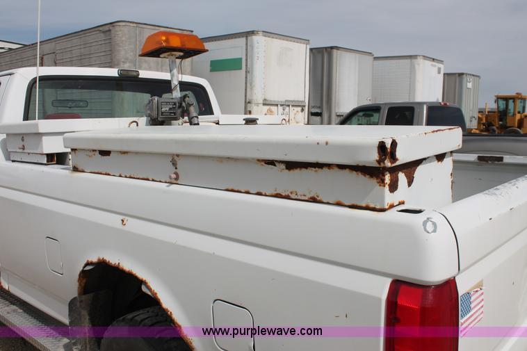 image for item F2789 1993 Ford F250 XL pickup truck