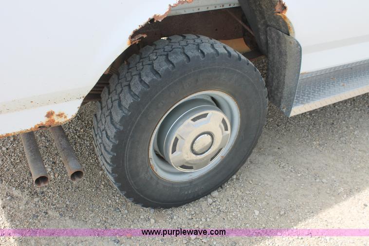 image for item F2789 1993 Ford F250 XL pickup truck