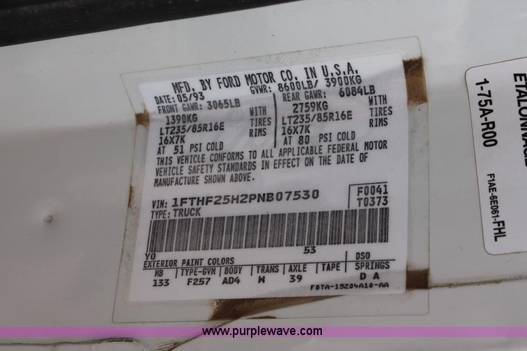 image for item F2789 1993 Ford F250 XL pickup truck