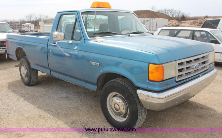 image for item F2792 1990 Ford F250 pickup truck