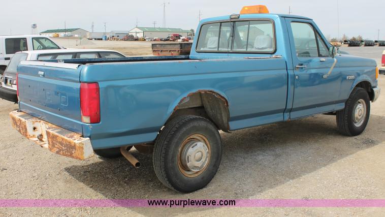 image for item F2792 1990 Ford F250 pickup truck