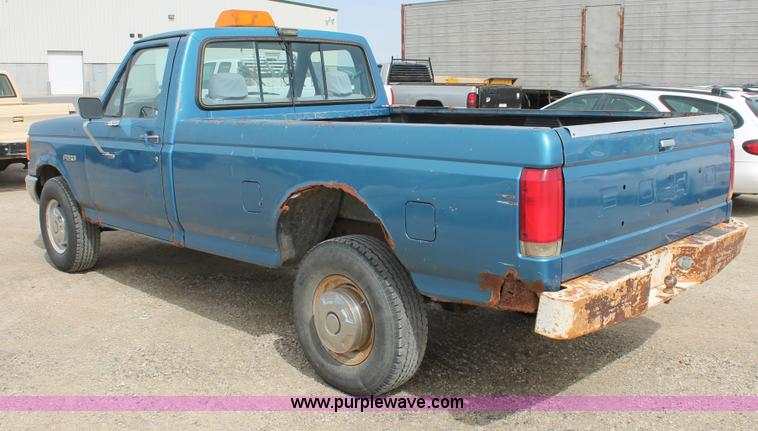 image for item F2792 1990 Ford F250 pickup truck