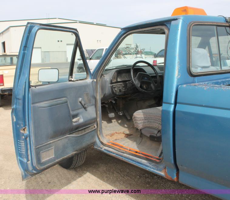 image for item F2792 1990 Ford F250 pickup truck