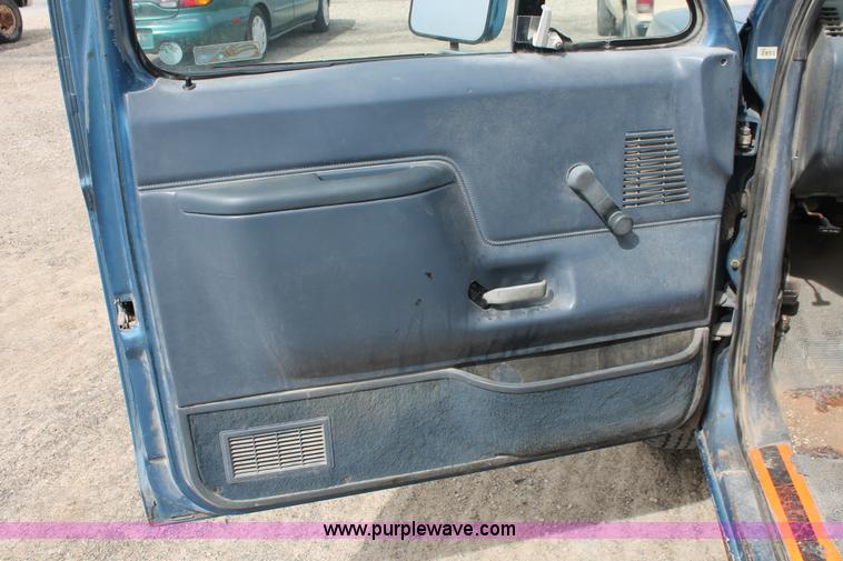 image for item F2792 1990 Ford F250 pickup truck