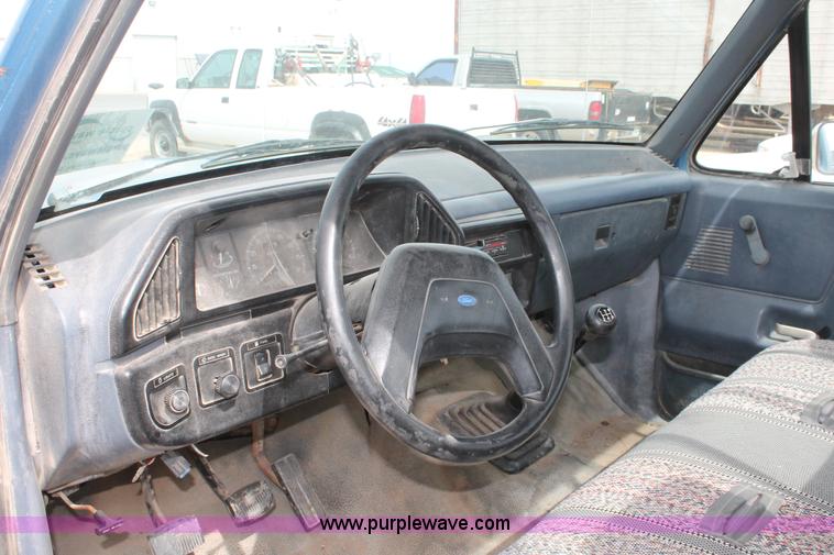 image for item F2792 1990 Ford F250 pickup truck
