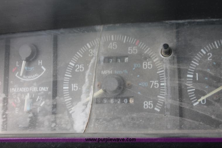 image for item F2792 1990 Ford F250 pickup truck