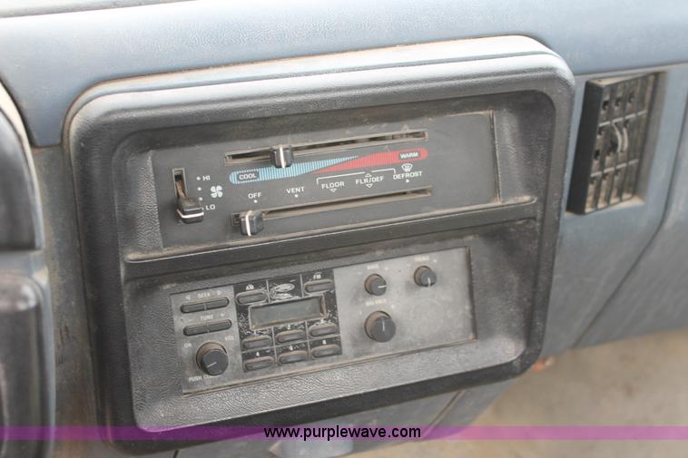 image for item F2792 1990 Ford F250 pickup truck