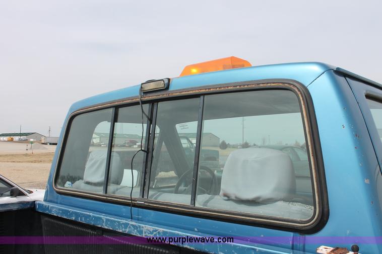 image for item F2792 1990 Ford F250 pickup truck