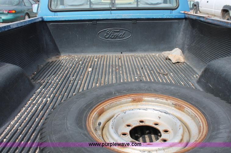 image for item F2792 1990 Ford F250 pickup truck