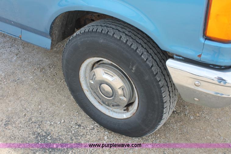 image for item F2792 1990 Ford F250 pickup truck