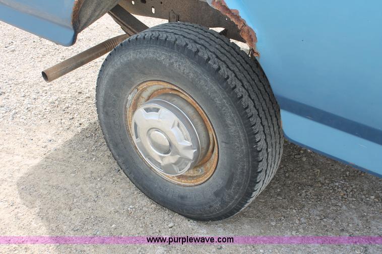 image for item F2792 1990 Ford F250 pickup truck
