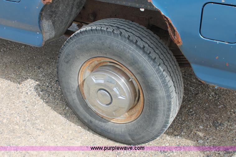 image for item F2792 1990 Ford F250 pickup truck