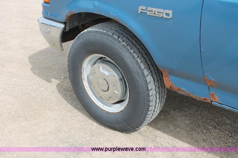 image for item F2792 1990 Ford F250 pickup truck