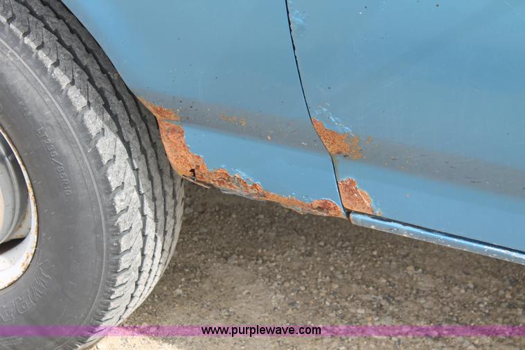 image for item F2792 1990 Ford F250 pickup truck