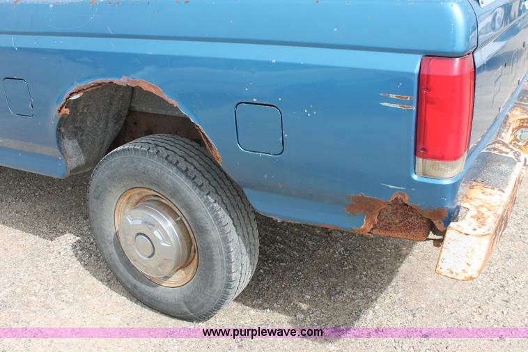 image for item F2792 1990 Ford F250 pickup truck