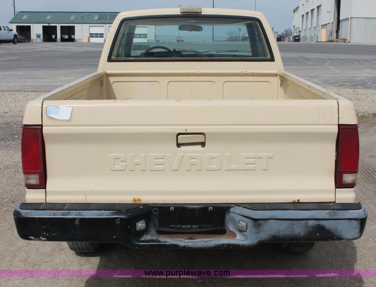 image for item F2793 1986 Chevrolet S10 Extended Cab pickup truck