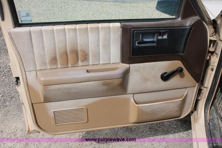 image for item F2793 1986 Chevrolet S10 Extended Cab pickup truck