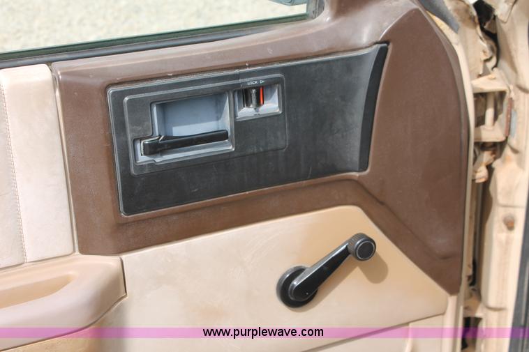 image for item F2793 1986 Chevrolet S10 Extended Cab pickup truck
