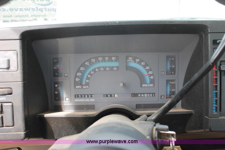 image for item F2793 1986 Chevrolet S10 Extended Cab pickup truck