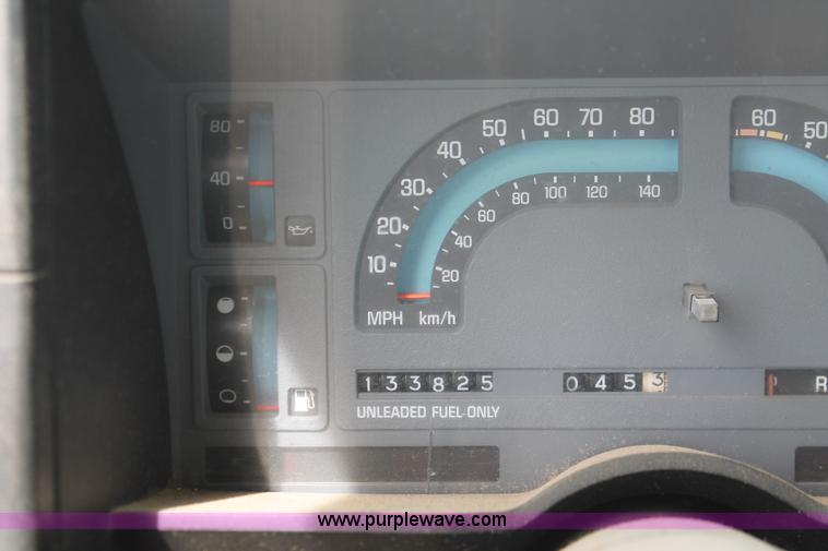image for item F2793 1986 Chevrolet S10 Extended Cab pickup truck