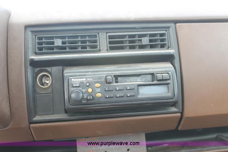 image for item F2793 1986 Chevrolet S10 Extended Cab pickup truck
